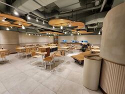 Lucky Plaza (D9), Retail #618127401